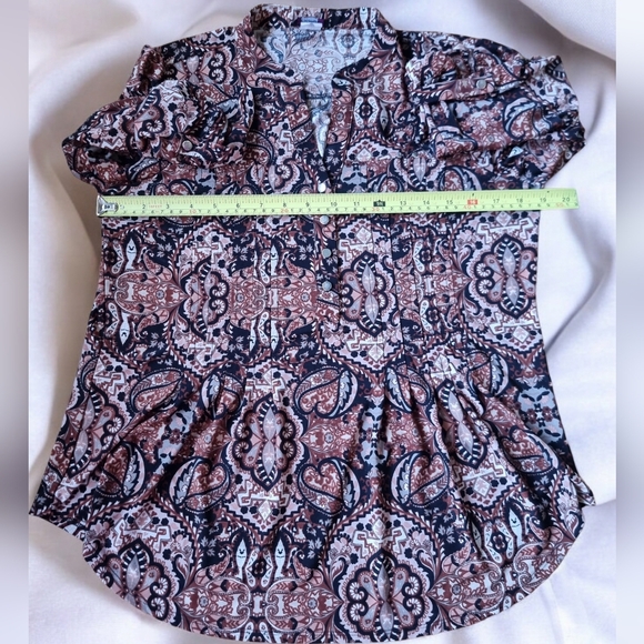 Cocomo Floral 3/4 Length Sleeves Flowy V-Neck Top - Picture 8 of 13